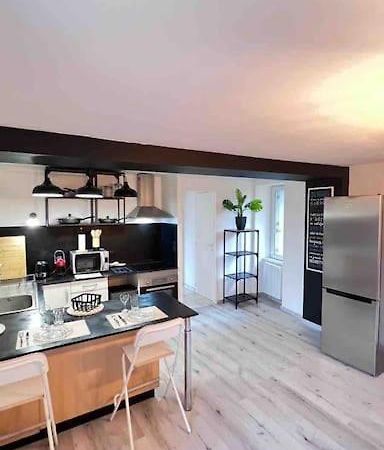 Logement Moderne Au Coeur Du Village Saint-Georges-de-Luzençon Dış mekan fotoğraf