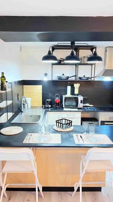 Logement Moderne Au Coeur Du Village Saint-Georges-de-Luzençon Dış mekan fotoğraf