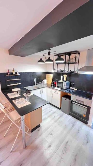 Logement Moderne Au Coeur Du Village Saint-Georges-de-Luzençon Dış mekan fotoğraf