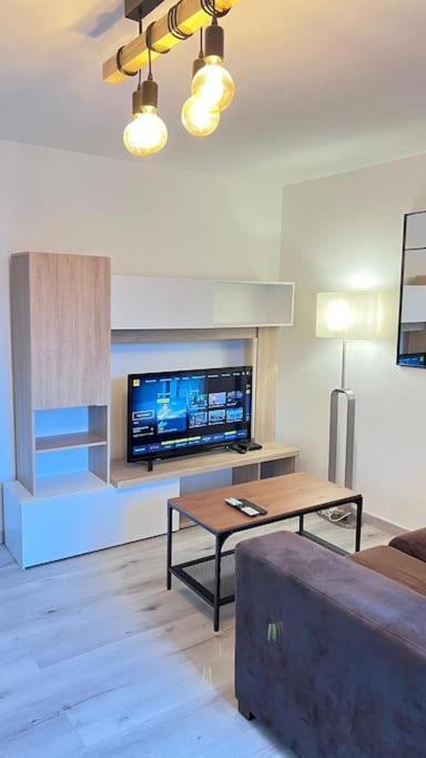 Logement Moderne Au Coeur Du Village Saint-Georges-de-Luzençon Dış mekan fotoğraf