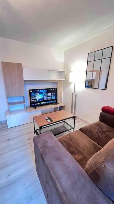 Logement Moderne Au Coeur Du Village Saint-Georges-de-Luzençon Dış mekan fotoğraf