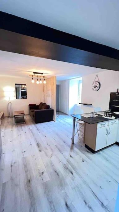 Logement Moderne Au Coeur Du Village Saint-Georges-de-Luzençon Dış mekan fotoğraf