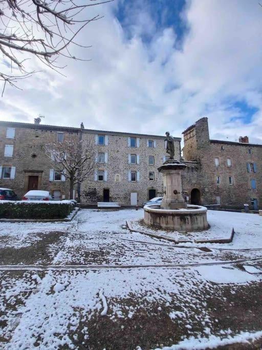 Logement Moderne Au Coeur Du Village Saint-Georges-de-Luzençon Dış mekan fotoğraf