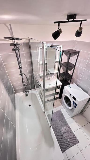 Logement Moderne Au Coeur Du Village Saint-Georges-de-Luzençon Dış mekan fotoğraf