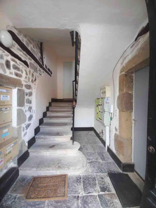 Logement Moderne Au Coeur Du Village Saint-Georges-de-Luzençon Dış mekan fotoğraf