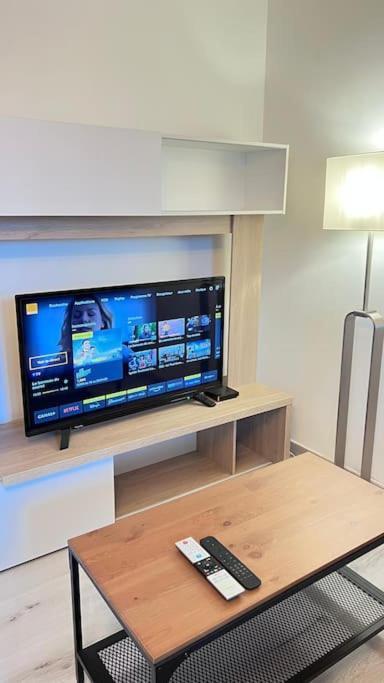 Logement Moderne Au Coeur Du Village Saint-Georges-de-Luzençon Dış mekan fotoğraf